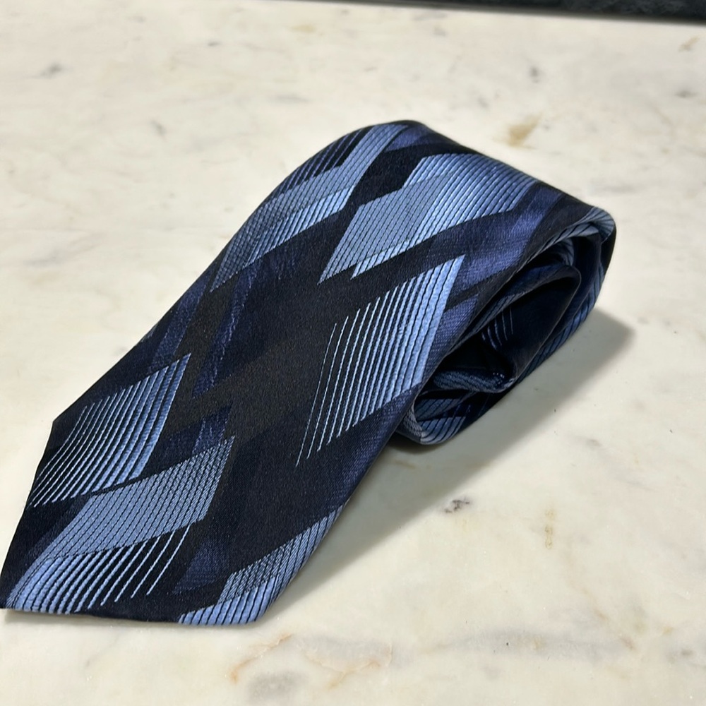 Arrow blue tie